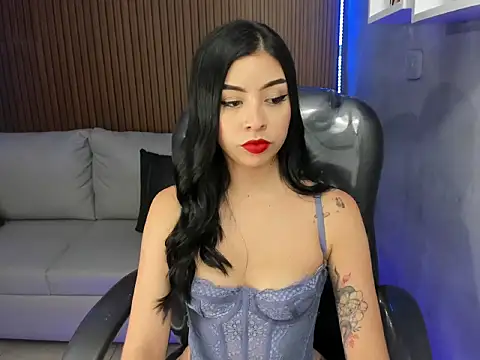 Snapshot of Liz_bohemia__ chatting on April 14, 2026, 9:32 pm Liz bohemia online show from April 14, 2026, 9:32 pm