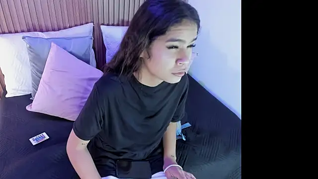 alina souvage  online show from January 11, 2026, 6:02 pm