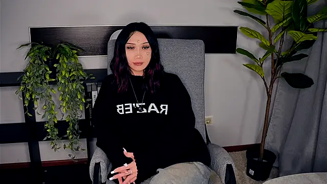 KendraBorland online show from December 18, 2025, 1:50 pm