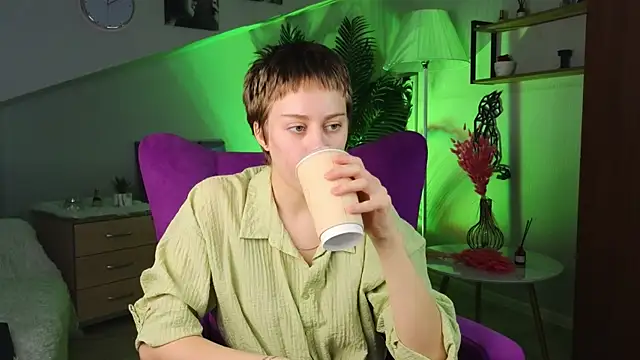 Snapshot of AidaGigantino chatting on December 18, 2025, 8:31 am AidaGigantino online show from December 18, 2025, 8:31 am