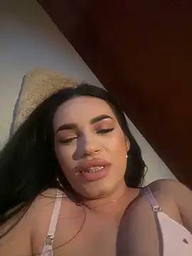 Snapshot of LucyLucy23 chatting on December 17, 2025, 6:03 pm LucyLucy23 online show from December 17, 2025, 6:03 pm