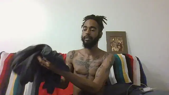 Snapshot of AverageAnt_ chatting on February 18, 2026, 2:40 am AverageAnt online show from February 18, 2026, 2:40 am