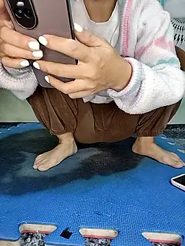 Snapshot of hi-miki chatting on January 17, 2026, 1:21 am hi-miki online show from January 17, 2026, 1:21 am