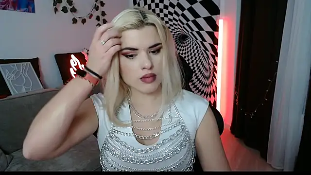 Ariana Saint online show from February 10, 2026, 8:02 pm