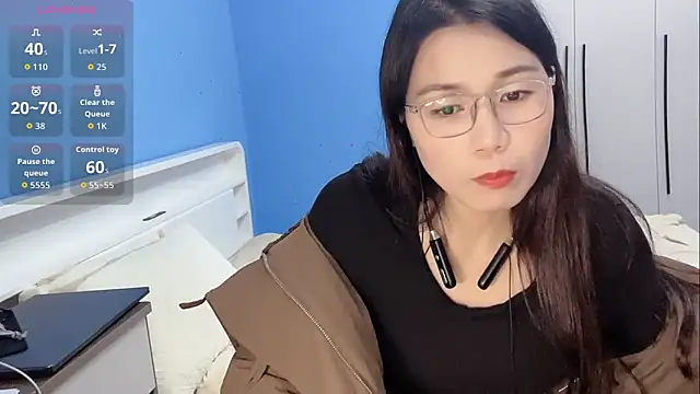 Emma-mimi online show from December 17, 2025, 12:44 pm