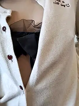 Snapshot of Miu_ii chatting on December 19, 2025, 1:29 pm Miu ii online show from December 19, 2025, 1:29 pm