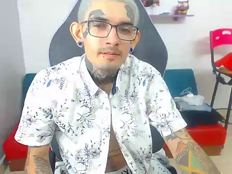 Snapshot of Boy_tatto77 chatting on December 18, 2025, 6:36 pm Boy tatto77 online show from December 18, 2025, 6:36 pm