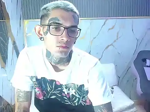 Boy tatto77 online show from January 13, 2026, 5:29 pm