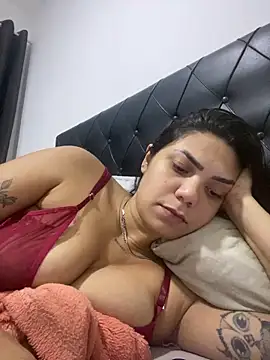 Snapshot of Nini_ chatting on April 21, 2026, 9:28 pm Nini online show from April 21, 2026, 9:28 pm