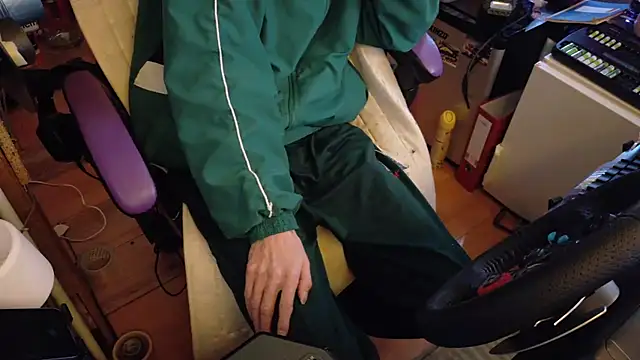 Gay-Versaut online show from February 5, 2026, 8:57 pm