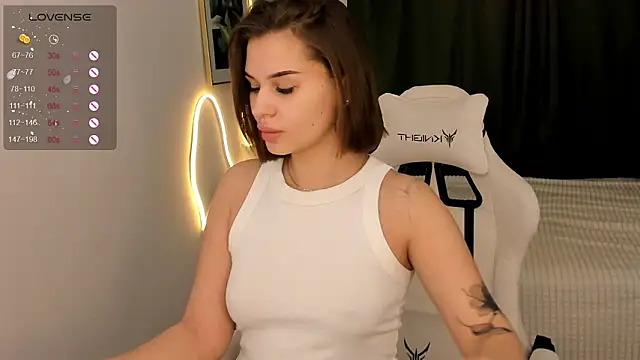 Snapshot of annie_kits chatting on February 15, 2026, 11:12 pm annie kits online show from February 15, 2026, 11:12 pm