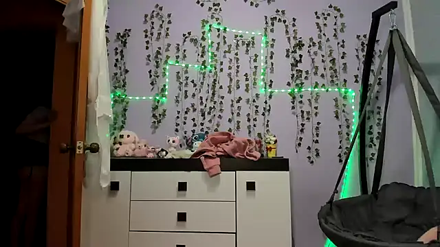 Yoonhee ki online show from March 15, 2026, 3:51 pm