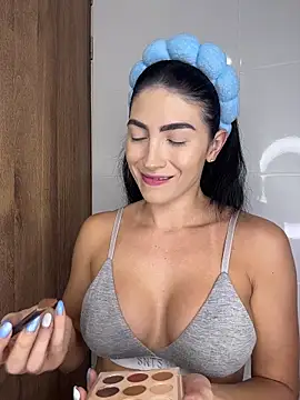 ItsTatiana online show from April 3, 2026, 12:19 am