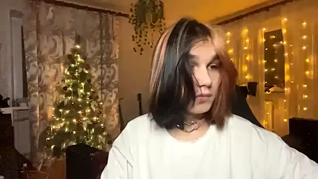 Snapshot of emo_sweet chatting on December 18, 2025, 7:31 pm emo sweet online show from December 18, 2025, 7:31 pm