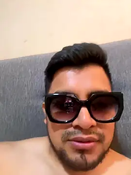 Snapshot of Manueldow1 chatting on December 18, 2025, 6:03 pm Manueldow1 online show from December 18, 2025, 6:03 pm