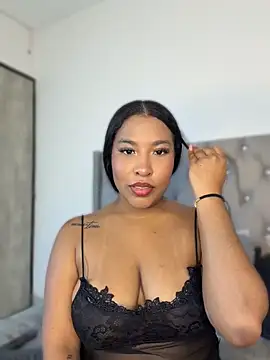 izzybelmonth12 online show from April 30, 2026, 8:57 pm