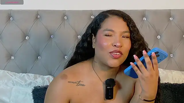 izzybelmonth12 online show from July 5, 2026, 8:27 pm