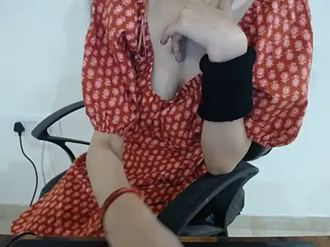 Farhana beautyfull online show from January 6, 2026, 4:49 am