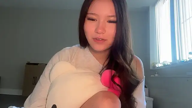 Snapshot of luvvivii chatting on June 4, 2026, 12:44 pm luvvivii online show from June 4, 2026, 12:44 pm