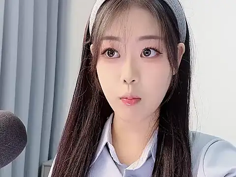 Snapshot of smalldaisy chatting on January 6, 2026, 1:42 am smalldaisy online show from January 6, 2026, 1:42 am