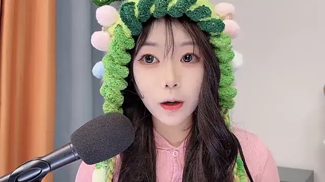 Snapshot of smalldaisy chatting on February 2, 2026, 12:15 pm smalldaisy online show from February 2, 2026, 12:15 pm