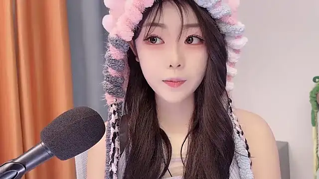 Snapshot of smalldaisy chatting on February 6, 2026, 2:16 am smalldaisy online show from February 6, 2026, 2:16 am