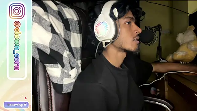 Snapshot of tooexpensive chatting on February 1, 2026, 7:56 pm tooexpensive online show from February 1, 2026, 7:56 pm