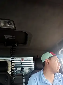 Snapshot of GriptFold chatting on December 22, 2025, 7:11 pm GriptFold online show from December 22, 2025, 7:11 pm