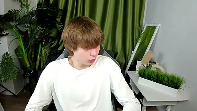 andyyzzz online show from July 5, 2026, 6:59 pm