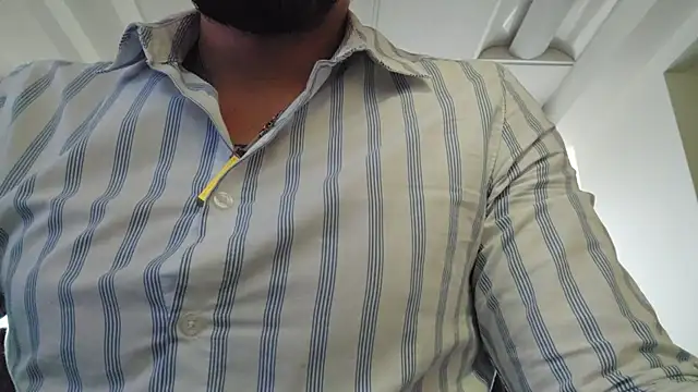 Snapshot of Aaron_hoffman chatting on July 10, 2026, 10:23 pm Aaron hoffman online show from July 10, 2026, 10:23 pm