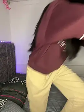 junorise23 online show from April 19, 2026, 4:45 am