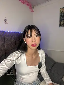 junorise23 online show from July 18, 2026, 4:49 am