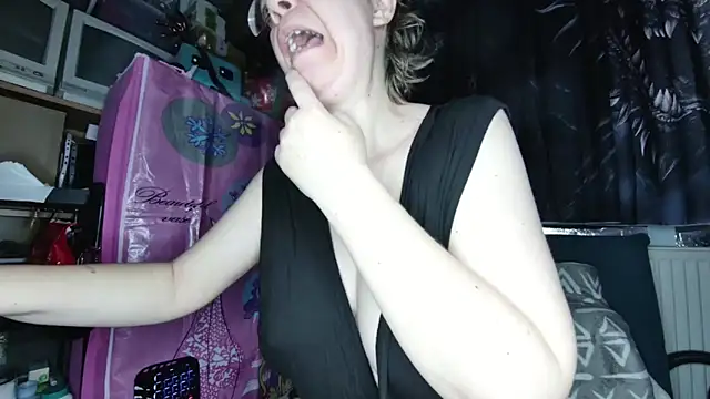 Snapshot of xNiceTitsx chatting on March 11, 2025, 8:41 am xNiceTitsx online show from March 11, 2025, 8:41 am