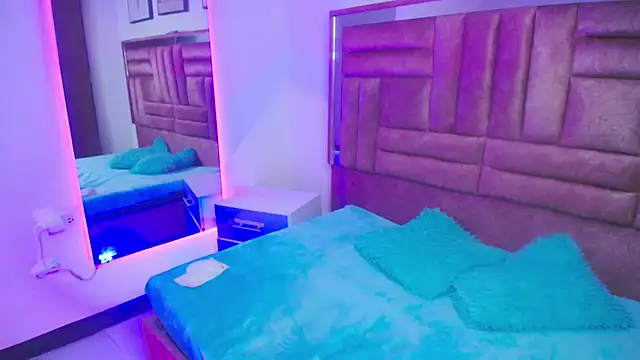 Atenea Luxx online show from April 18, 2026, 2:59 am