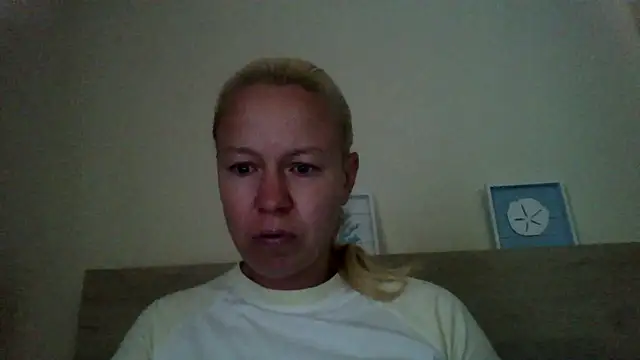 Snapshot of jennyblondeuk chatting on April 18, 2026, 6:23 pm jennyblondeuk online show from April 18, 2026, 6:23 pm