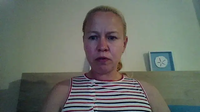 Snapshot of jennyblondeuk chatting on April 19, 2026, 6:10 pm jennyblondeuk online show from April 19, 2026, 6:10 pm