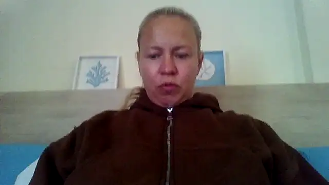 Snapshot of jennyblondeuk chatting on May 7, 2026, 4:23 pm jennyblondeuk online show from May 7, 2026, 4:23 pm