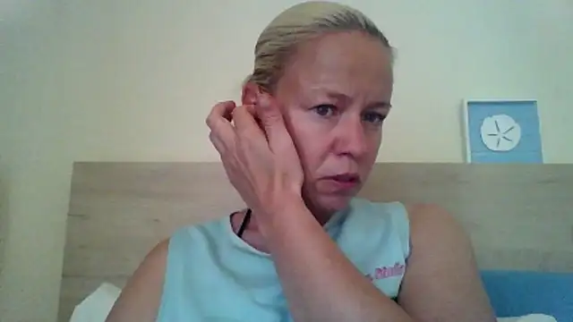 Snapshot of jennyblondeuk chatting on May 13, 2026, 3:42 pm jennyblondeuk online show from May 13, 2026, 3:42 pm