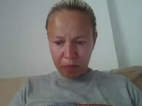 Snapshot of jennyblondeuk chatting on June 1, 2026, 5:36 pm jennyblondeuk online show from June 1, 2026, 5:36 pm