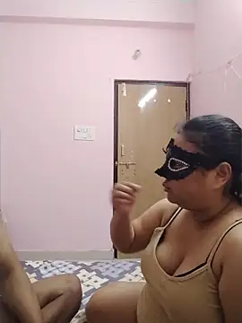 Snapshot of DesiSeductress chatting on June 2, 2026, 6:43 pm DesiSeductress online show from June 2, 2026, 6:43 pm