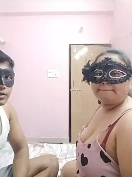 Snapshot of DesiSeductress chatting on July 16, 2026, 6:03 pm DesiSeductress online show from July 16, 2026, 6:03 pm
