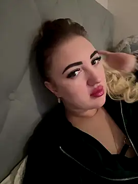 Snapshot of merabel1995 chatting on January 8, 2026, 9:55 am merabel1995 online show from January 8, 2026, 9:55 am