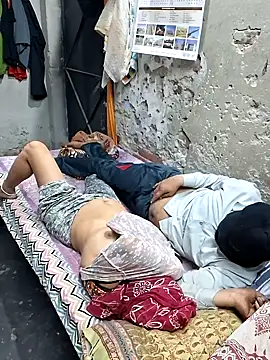 Radhacpl9528 online show from April 18, 2026, 6:23 pm