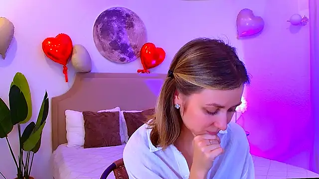 EmeraldGlow online show from February 15, 2026, 2:47 pm