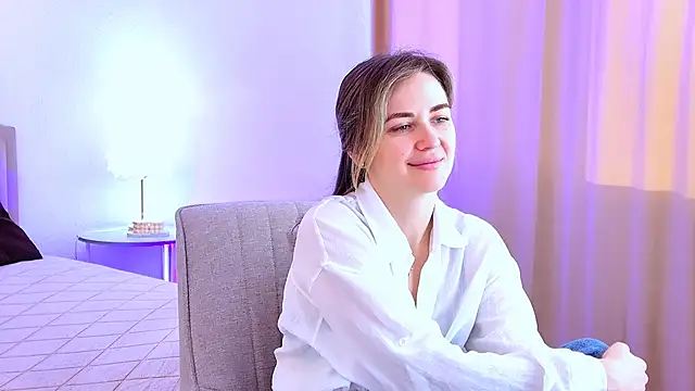 EmeraldGlow online show from March 30, 2026, 2:40 pm