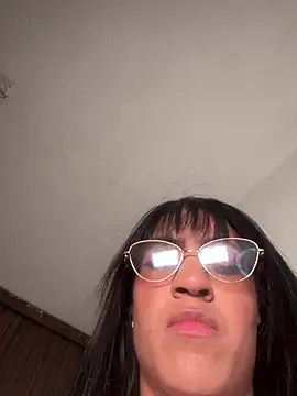 ValentinaEvanz online show from May 6, 2026, 8:58 pm