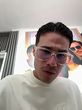 Latin Paisa Boy online show from March 13, 2026, 8:37 pm