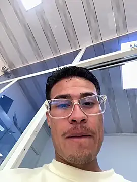 Latin Paisa Boy online show from April 17, 2026, 8:34 pm