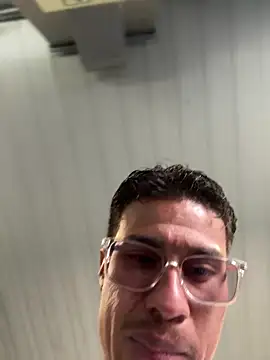 Snapshot of Latin_Paisa_Boy chatting on April 25, 2026, 5:54 pm Latin Paisa Boy online show from April 25, 2026, 5:54 pm