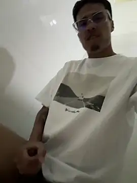 Snapshot of Latin_Paisa_Boy chatting on May 17, 2026, 11:12 pm Latin Paisa Boy online show from May 17, 2026, 11:12 pm